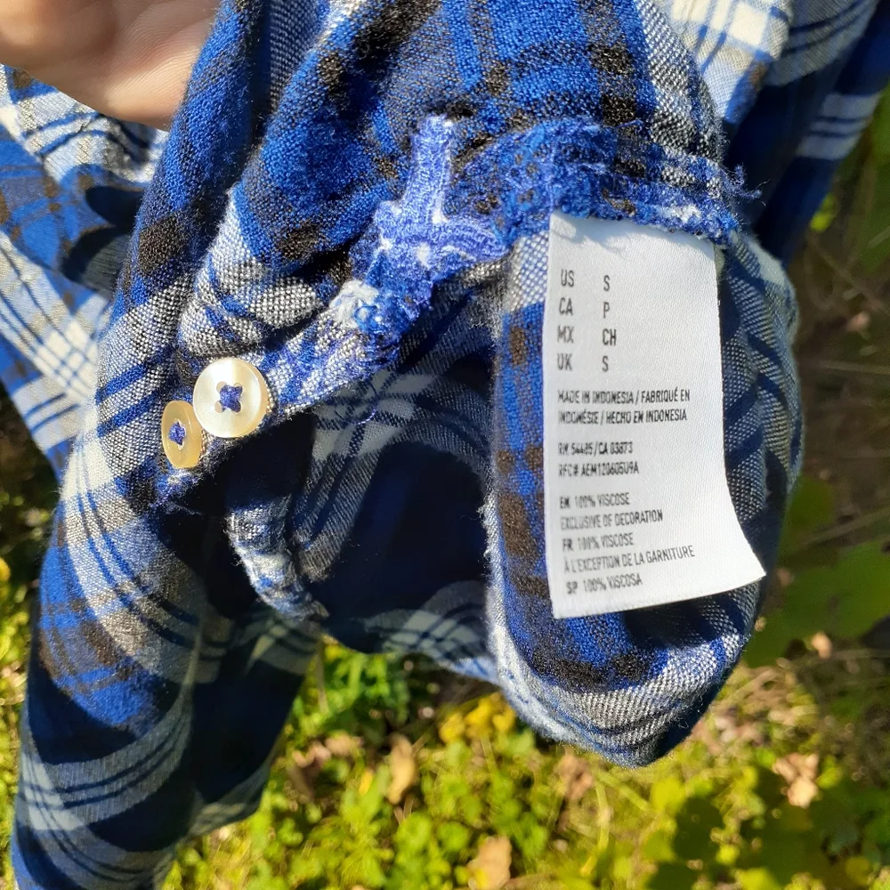 American Eagle Boyfriend Fit Blue Flannel Plaid Shirt Small EUC - Picture 5 of 6